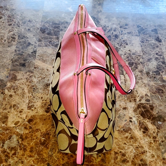 Coach - Picture 4 of 5